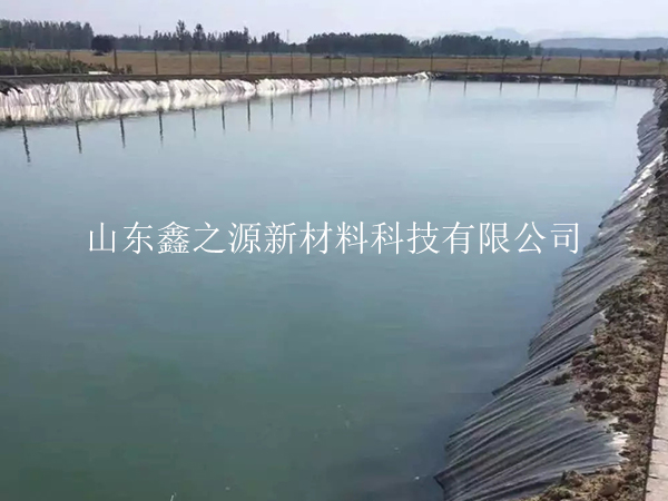 如何處理蓄水池hdpe土工膜的熱膨脹問題？