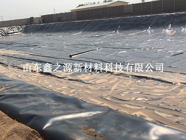 沼氣池建設(shè)：為何選擇黑色HDPE土工膜？